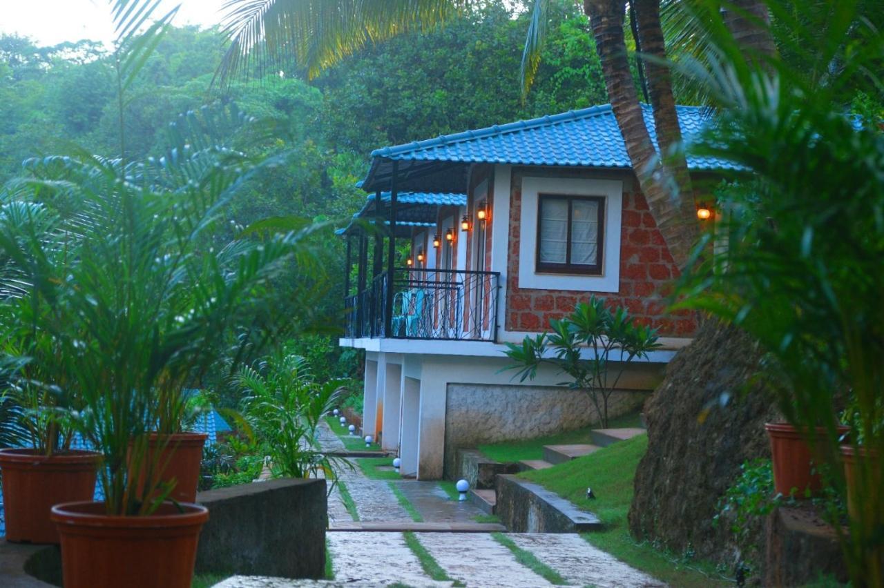 Atmani Waterfront Resort Cola Bagian luar foto